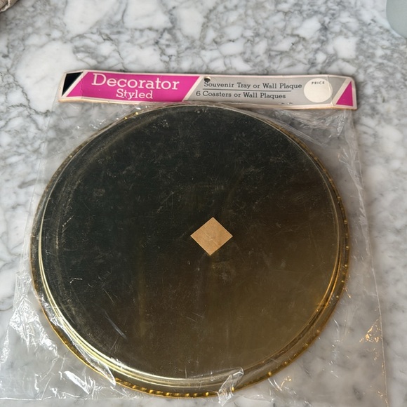 Mid-century New Orleans-themed metal souvenir tray & six coasters - Picture 10 of 12